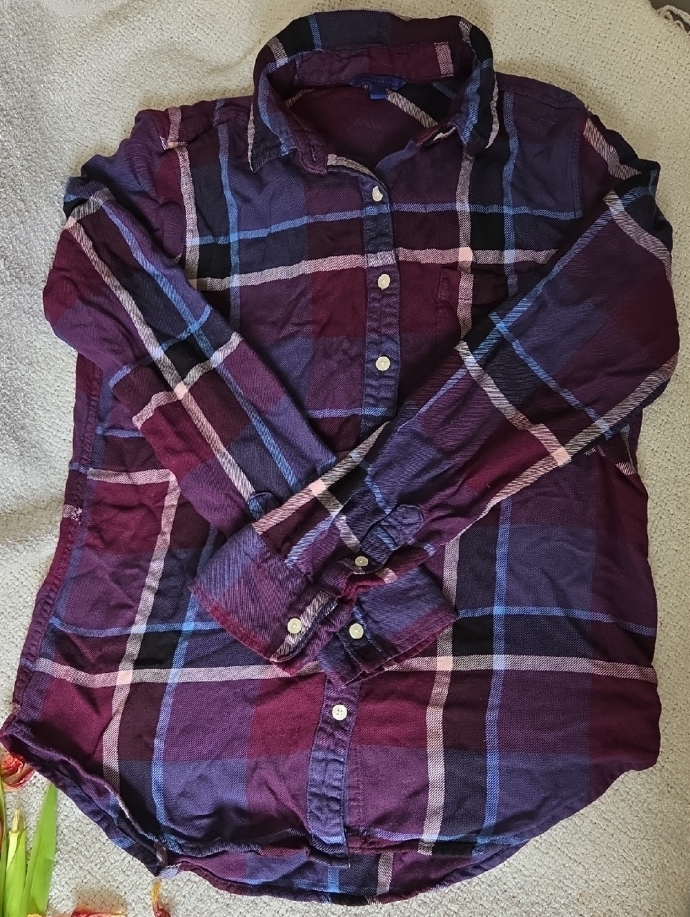 Aeropostale Women's Long Sleeve Button Down Shirt. NWOT. Small.